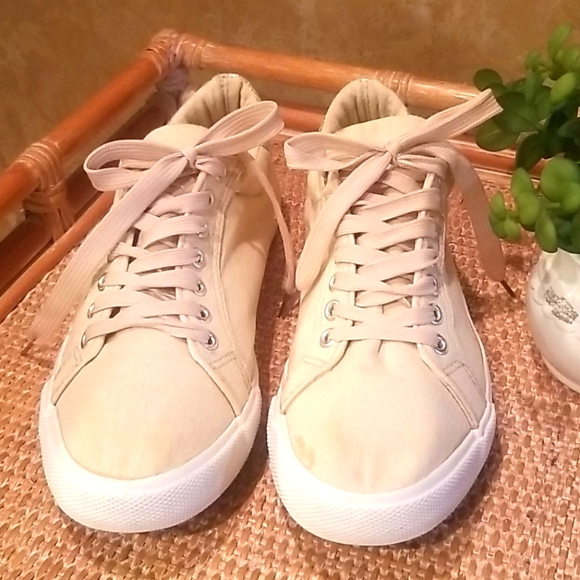 Beige sneakers with beige laces - Picture 2 of 8